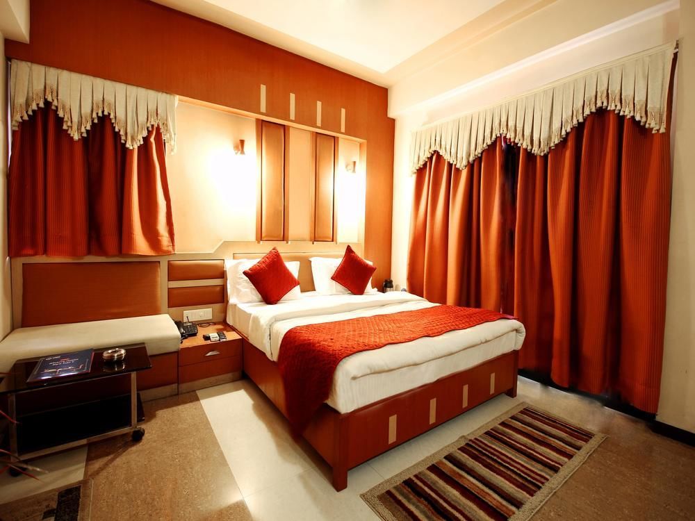 Capital O 978 Marshall The Hotel Ahmedabad Exterior photo