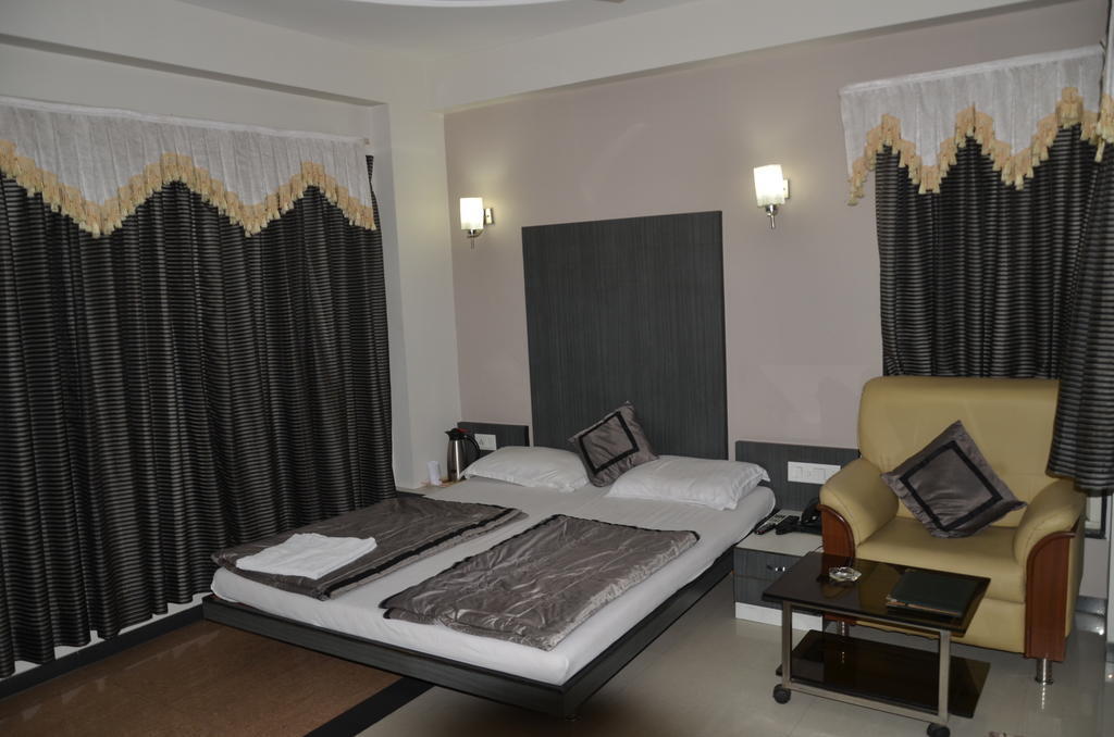 Capital O 978 Marshall The Hotel Ahmedabad Exterior photo