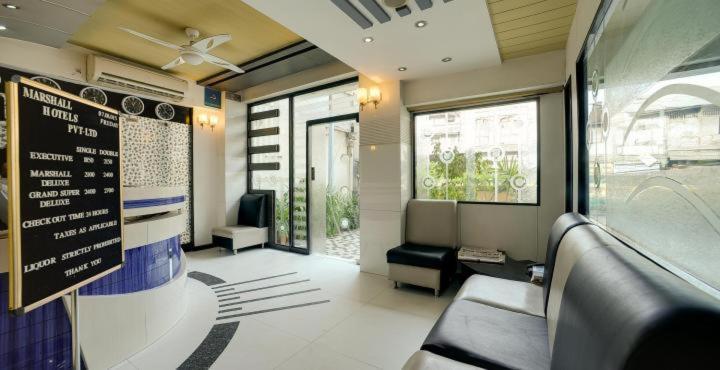Capital O 978 Marshall The Hotel Ahmedabad Exterior photo