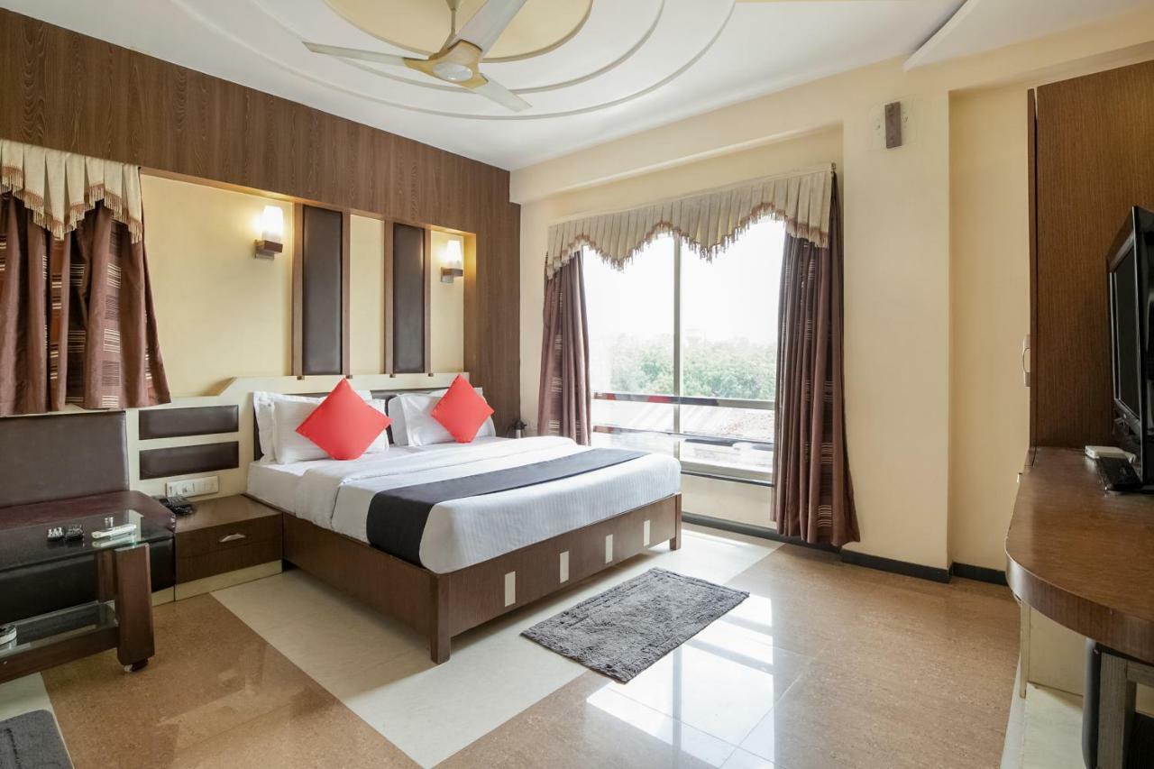 Capital O 978 Marshall The Hotel Ahmedabad Exterior photo