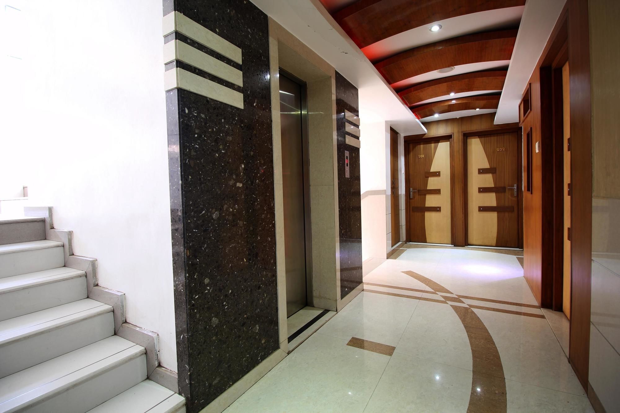 Capital O 978 Marshall The Hotel Ahmedabad Exterior photo