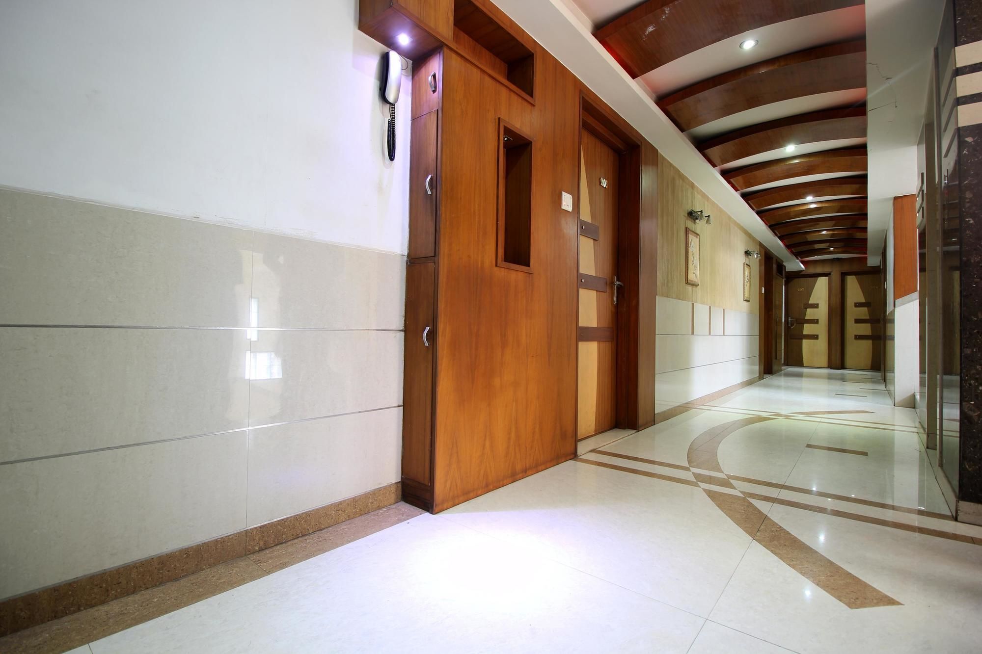 Capital O 978 Marshall The Hotel Ahmedabad Exterior photo