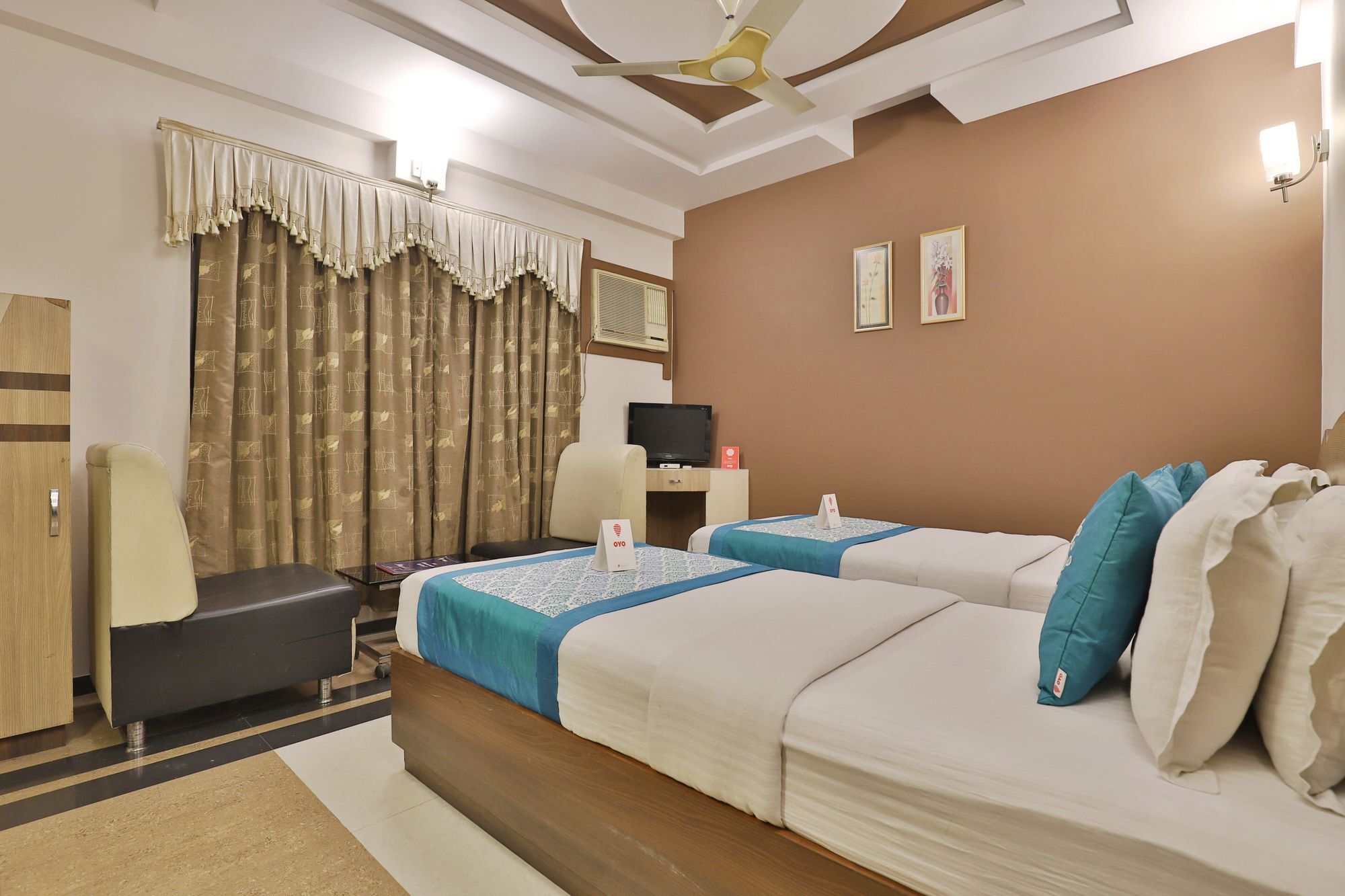 Capital O 978 Marshall The Hotel Ahmedabad Exterior photo