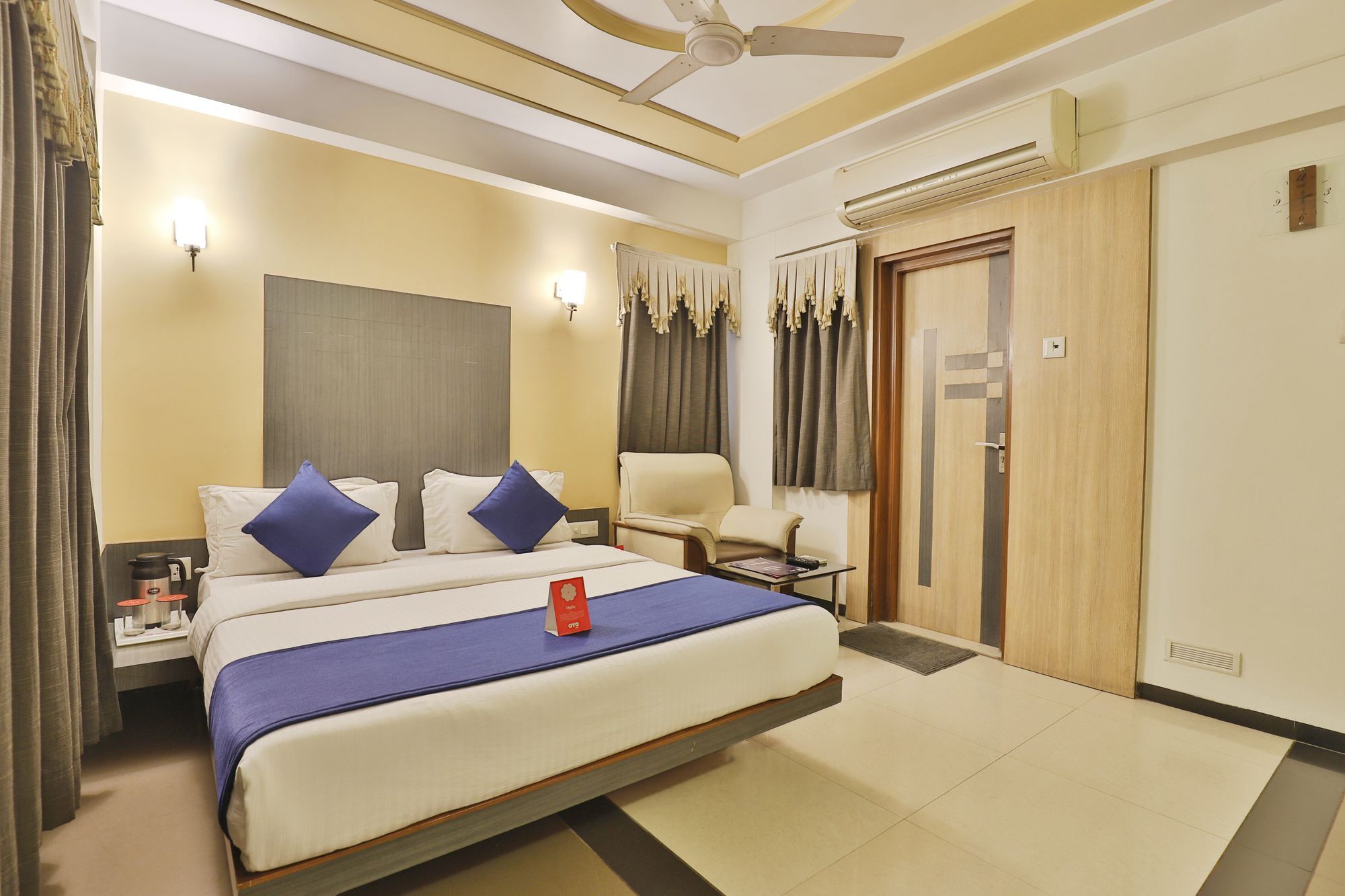 Capital O 978 Marshall The Hotel Ahmedabad Exterior photo